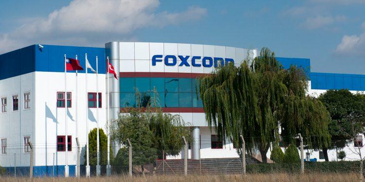 Foxconn Chairman Highlights Shift Towards Electric Cars Amidst Changing US-China Relations