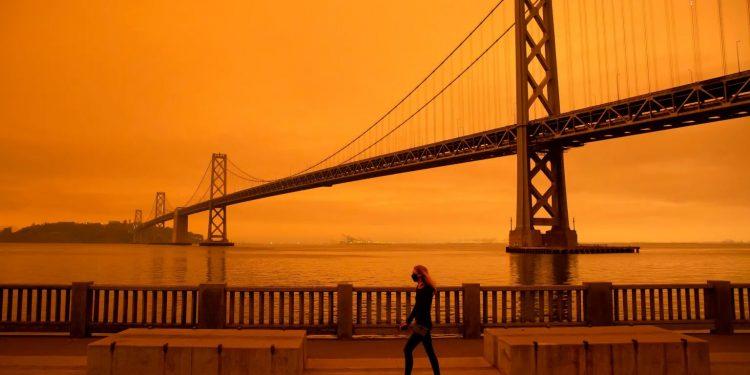 U.S. East Coast Grapples with Canadian Wildfire Smoke Crisis, Disrupting Daily Life
