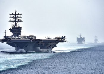 US Navy Prevents Iranian Forces from Seizing Oil Tankers in the Strait of Hormuz