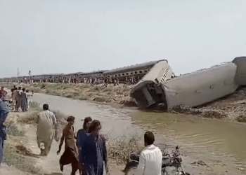 Deadly Train Derailment in Pakistan: At Least 30 Killed and 100 Injured in Southern Pakistan