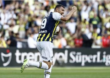 Dzeko Leads Fenerbahce to a Thrilling 3-2 Victory Over Antalyaspor in Turkish Super League