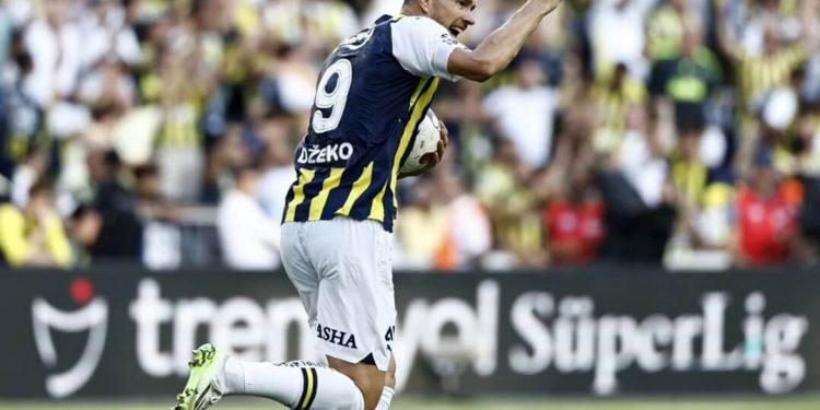 Dzeko Leads Fenerbahce to a Thrilling 3-2 Victory Over Antalyaspor in Turkish Super League