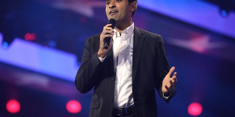 Vivek Ramaswamy Ends Presidential Bid, Endorses Trump After Iowa Caucus Results