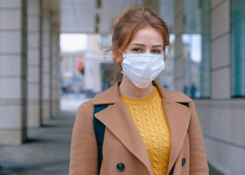 Spain Mulls Nationwide Hospital Mask Mandate Amidst Rising Flu and COVID Cases